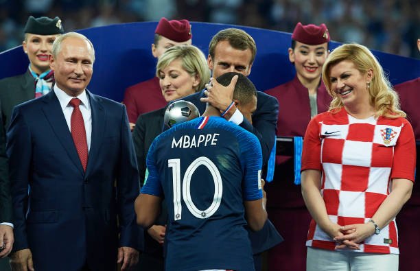 足球场上的 足球场上的